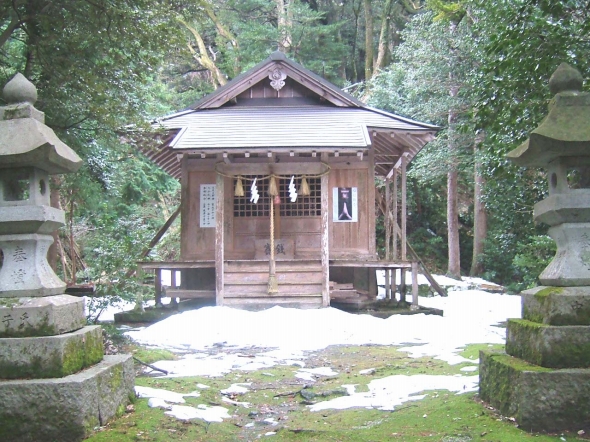 茂宇気神社（KASEIさん撮影、Wikimedia Commonsより）