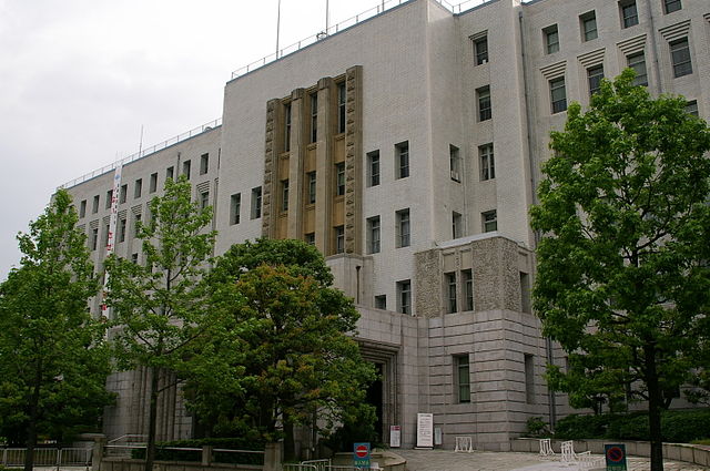大阪府庁舎（J o.さん撮影、Wikimedia Commonsより）
