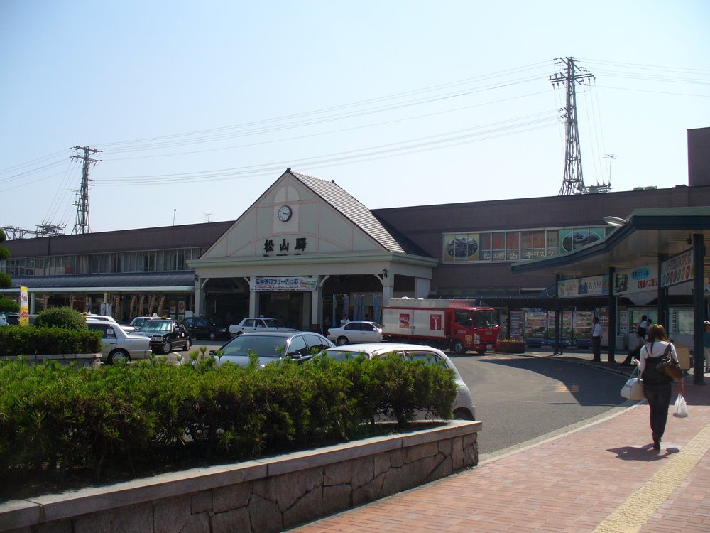 JR松山駅（Taitaiyakiさん撮影、Wikimedia Commonsより）