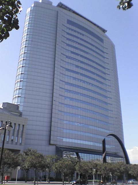 高崎市庁舎（Alberth2さん撮影、Wikimedia Commonsより）