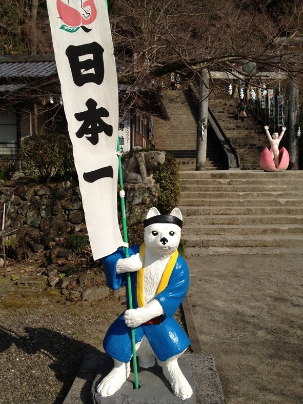 桃太郎神社　犬の像（画像提供：犬山市観光協会）