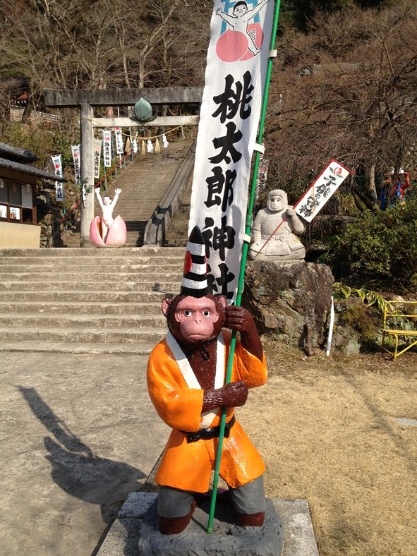 桃太郎神社　猿の像（画像提供：犬山市観光協会）