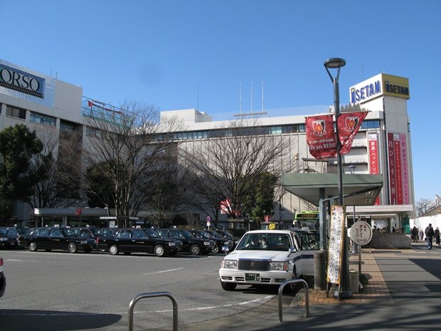 浦和駅西口から埼玉県庁舎までの通りは「県庁通り」と呼ばれる。