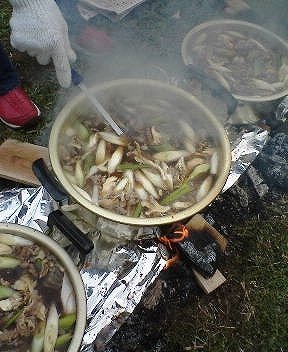 山形風の芋煮（H-shimoさん撮影、wikimedia commonsより）
