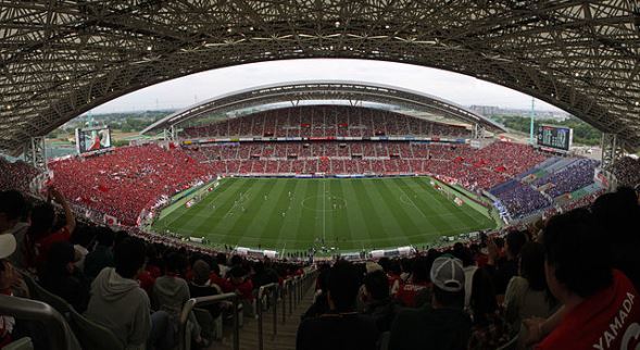 埼玉スタジアム2002（Spitfireapさん撮影,Wikimedia Commonsより）