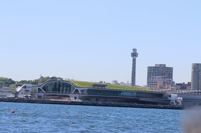 大さん橋と横浜マリンタワー