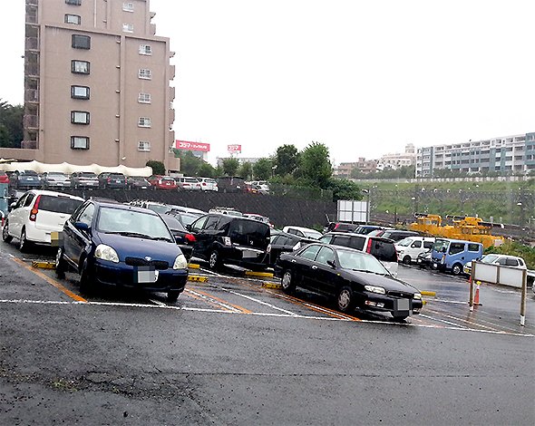 すっごい斜め 梶が谷駅前の駐車場が ピサの斜塔もびっくりの傾きぶり 全文表示 コラム Jタウンネット 東京都