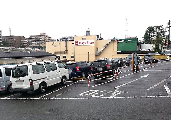 すっごい斜め 梶が谷駅前の駐車場が ピサの斜塔もびっくりの傾きぶり 全文表示 コラム Jタウンネット 東京都