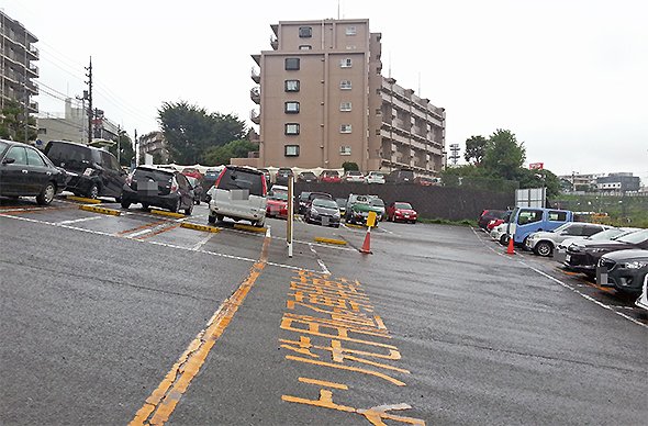 すっごい斜め 梶が谷駅前の駐車場が ピサの斜塔もびっくりの傾きぶり 全文表示 コラム Jタウンネット 東京都