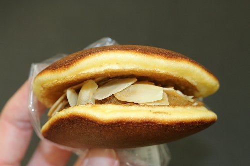 どら焼きなのに 中身は 激辛カレー 斬新すぎる和菓子 インドラ