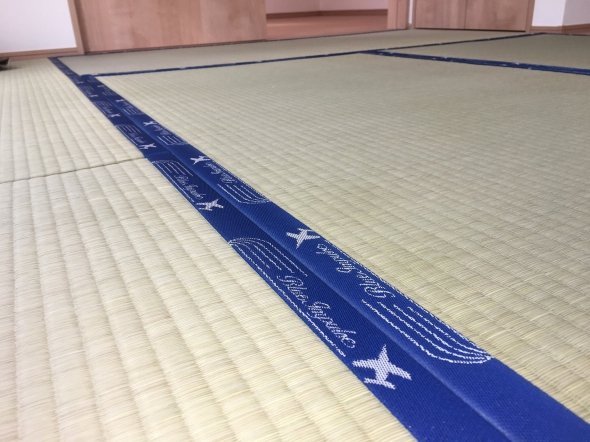 これはカッコイイ 航空自衛隊 ブルーインパルス デザインの畳があった 全文表示 コラム Jタウンネット 東京都