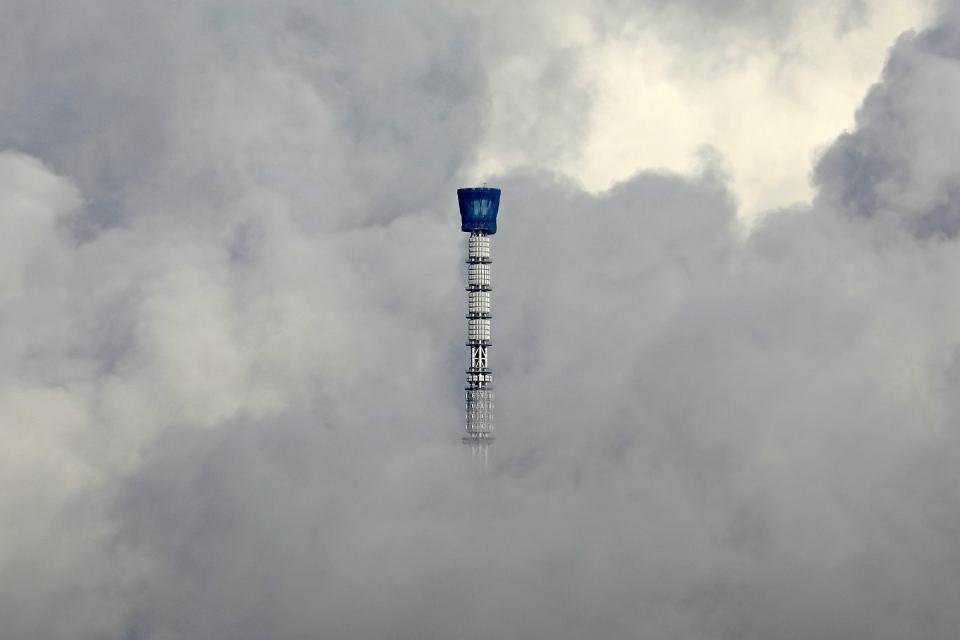 まるでラピュタ 浮かんでる 雲に覆われたスカイツリーを撮影した神秘写真に反響 ニュース Jタウンネット 東京都