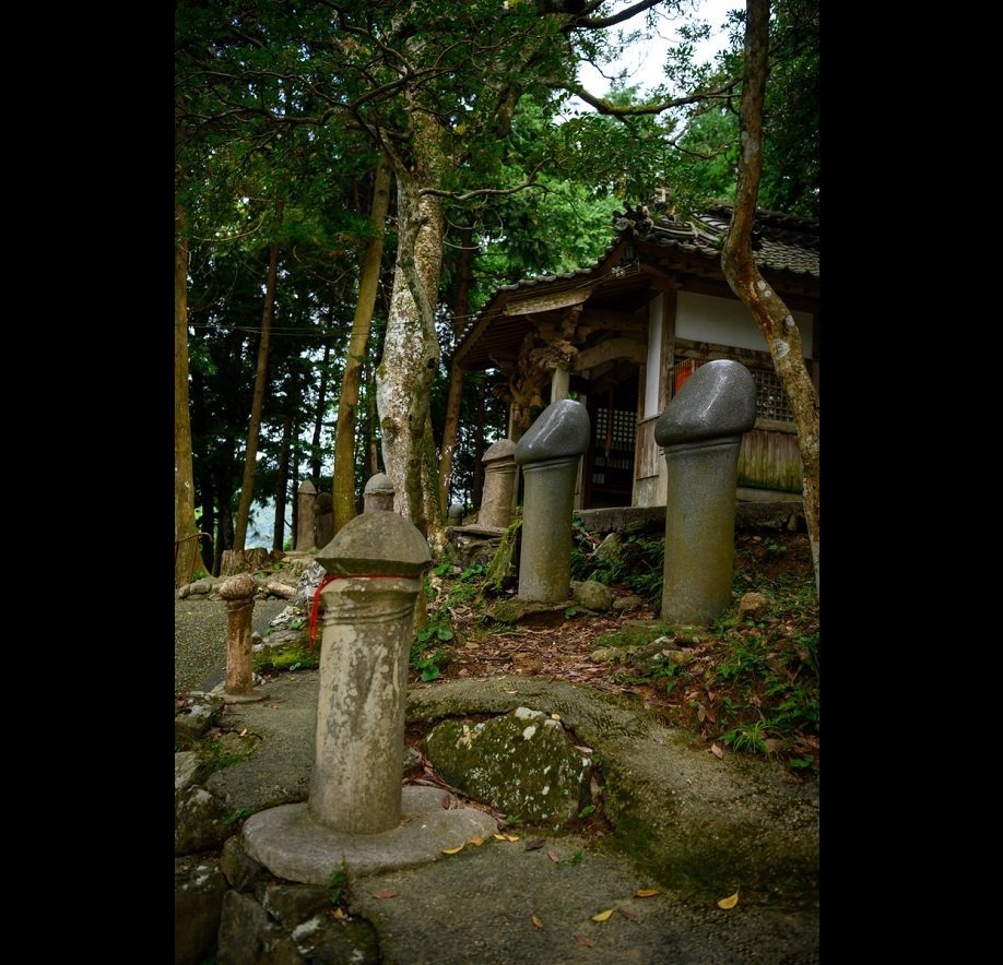 リアルな男根石像が 森の中にそびえ立つ インパクト抜群 麻羅観音 の悲しい歴史 全文表示 コラム Jタウンネット 東京都