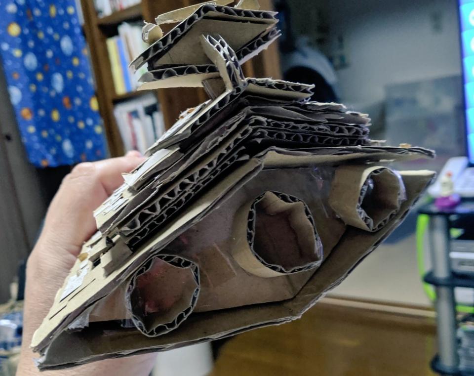 スターウォーズにハマった9歳の息子 段ボールで作った戦艦が まさに 努力の結晶 だった 全文表示 コラム Jタウンネット 東京都