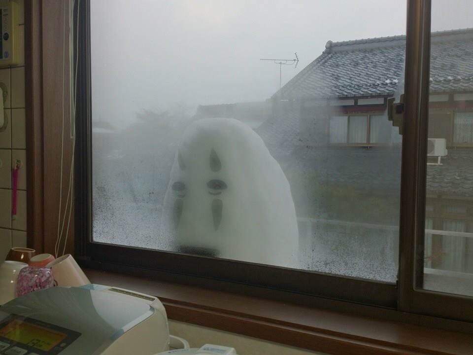 窓の外に現れた カオナシ に母親が悲鳴 雪を使った息子のイタズラに めっちゃ笑った ニュース Jタウンネット 東京都
