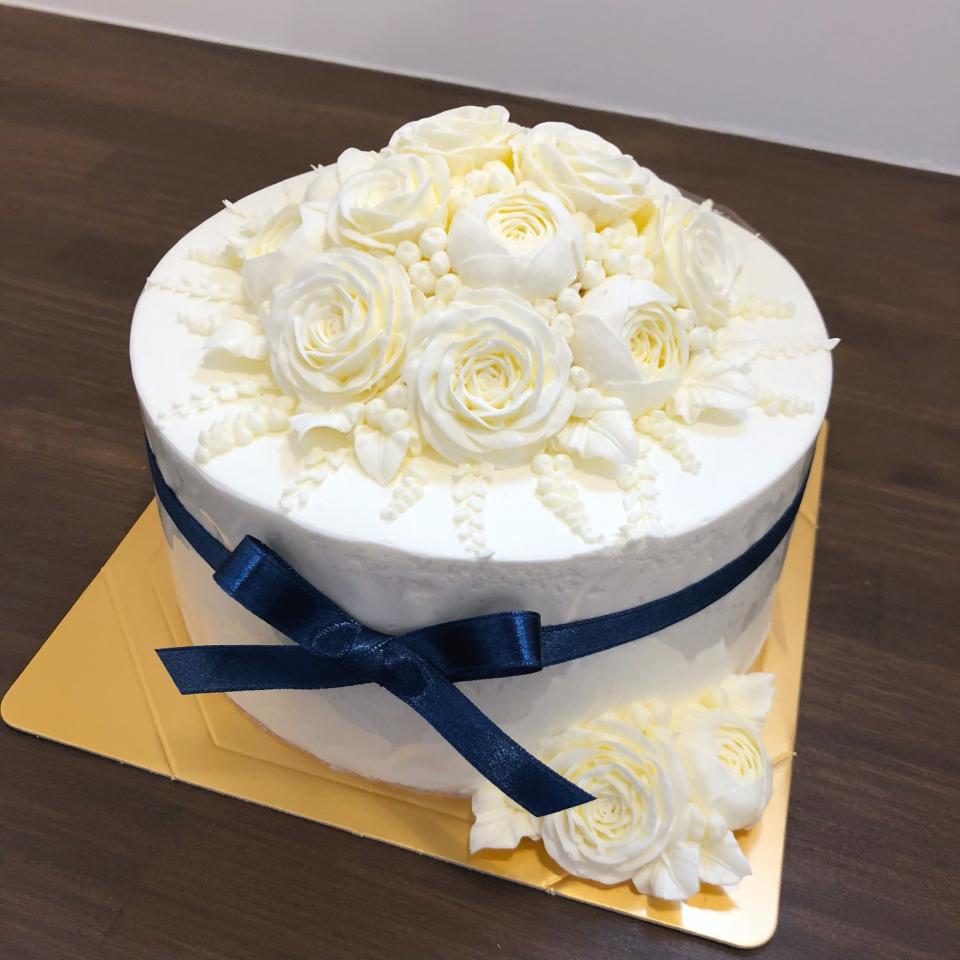 シンプルだからこそ難しい 白一色でデコレーションされたケーキが彫刻のような美しさ 全文表示 グルメ Jタウンネット 東京都