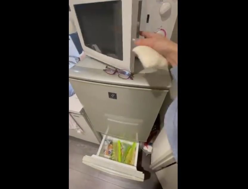 なくしたメガネが冷凍庫から出てきた なぜそこに と思っていたら まるでピタゴラスイッチな原因が判明 全文表示 コラム Jタウンネット 東京都